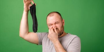 Ayaklarınız basit yöntemle bir daha kokmayacak