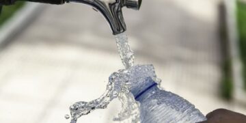 Plastik şişeleri neden suyla doldurmamalısınız açıklandı